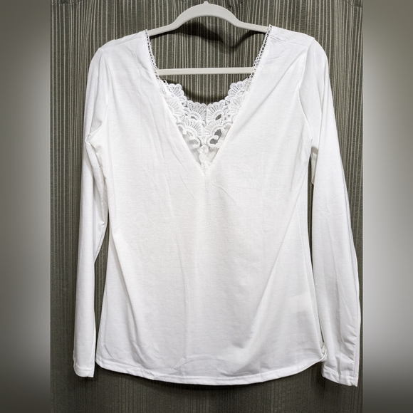 Junior'women's Xl Front and back Lace trim Vneck T,shirt - Picture 2 of 3